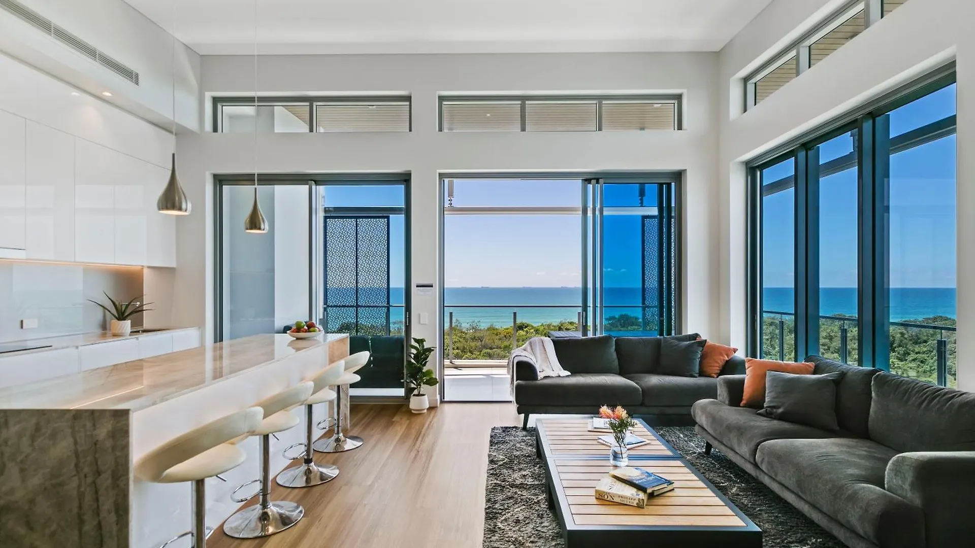דירה קוואנה ווטרס Breathtaking Beachfront 3 Bedroom Penthouse Bokarina Sunshine Coast אוסטרליה